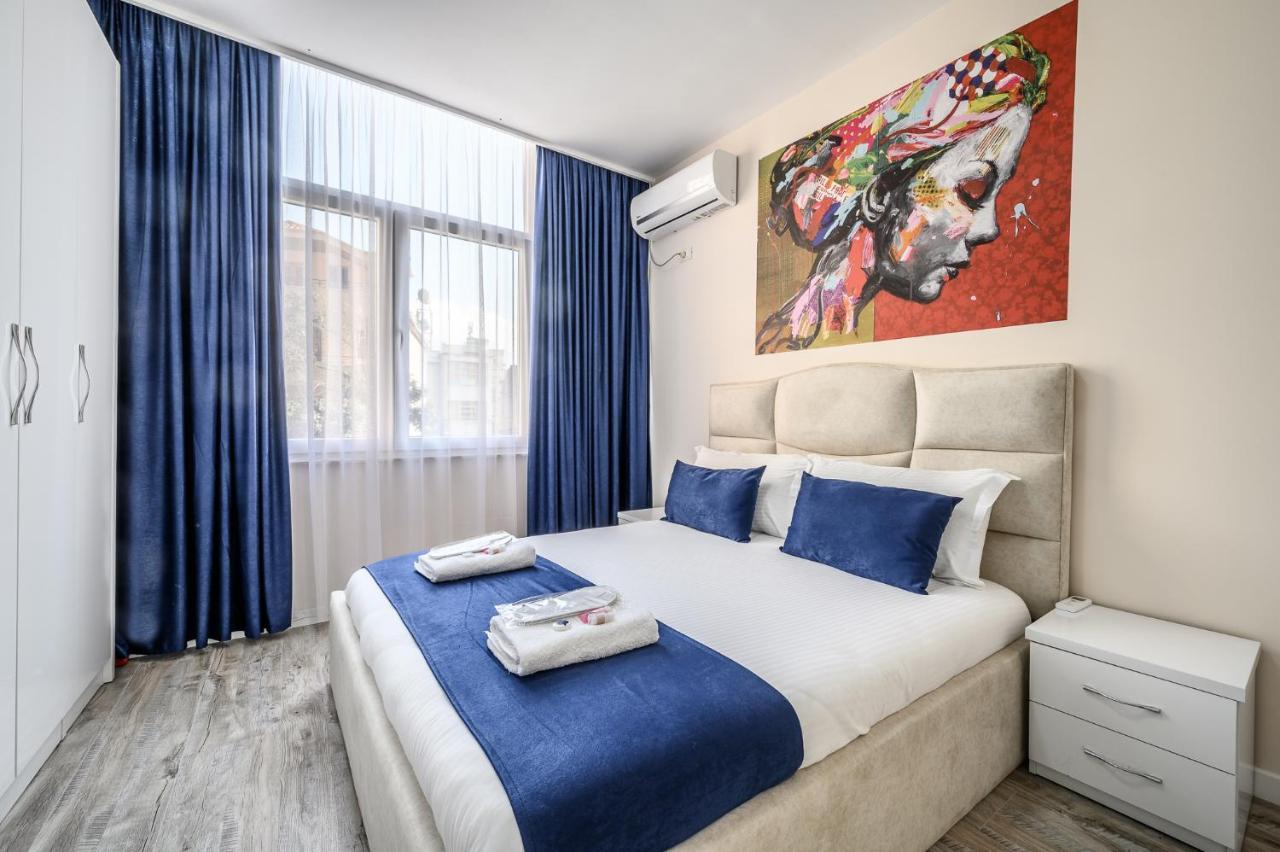 Miku Apartment-modernly Designed Downtown Apartment Tirana