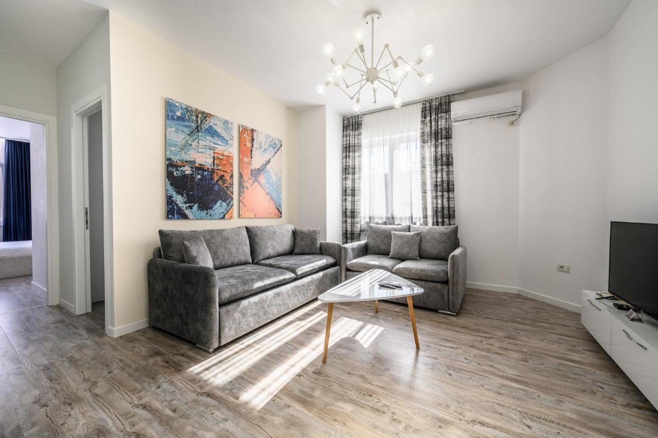 Miku Apartment-modernly Designed Downtown Apartment Tirana