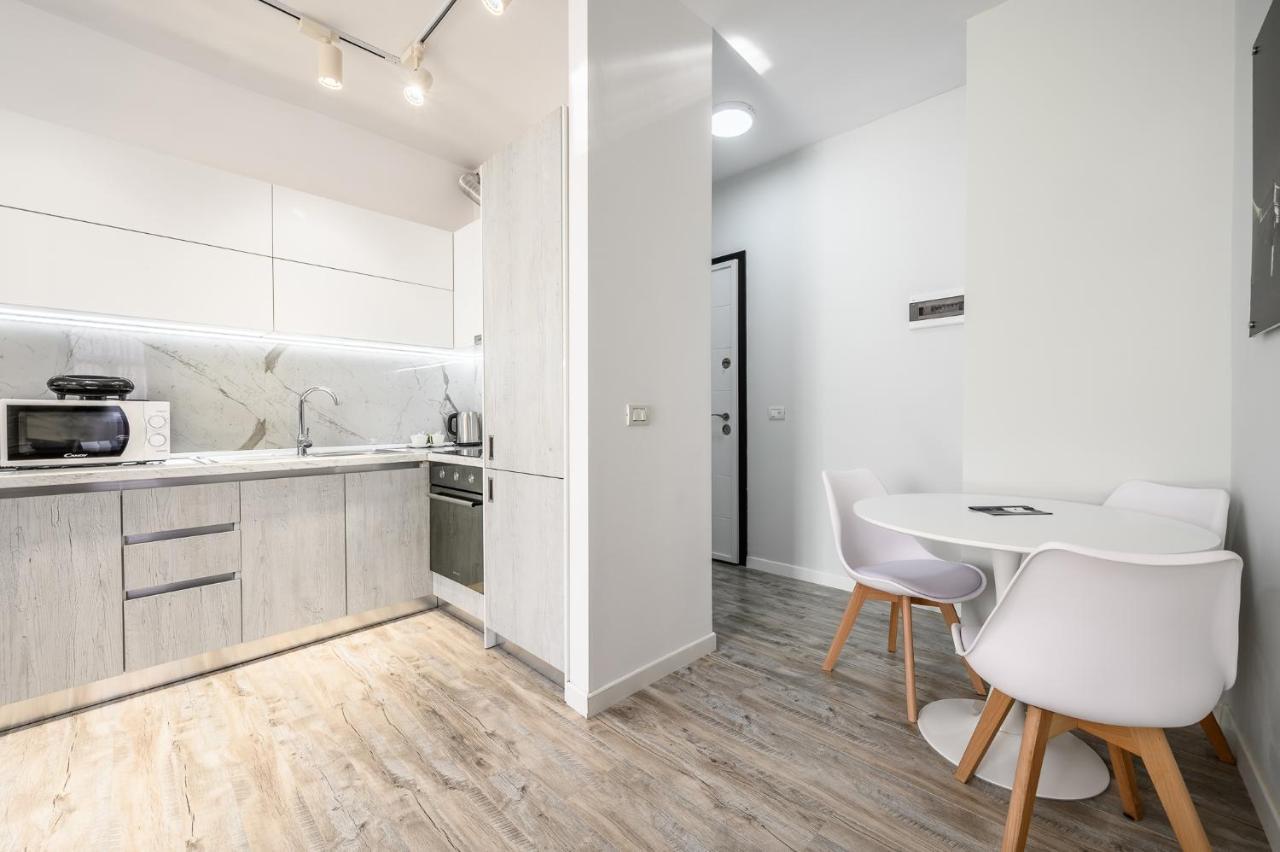 Апартаменты Miku Apartment-modernly Designed Downtown